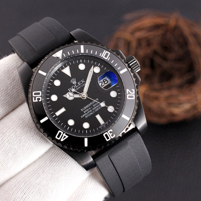 SUBMARINER DATE 40 BLACK CASE RUBBER STRAP