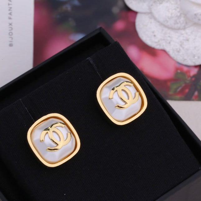 DOUBLE C GOLD MOP STUD EARRINGS