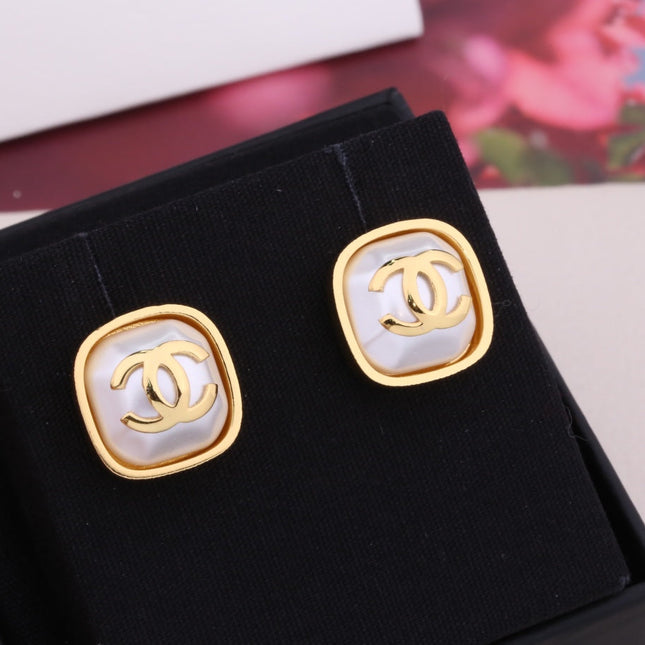 DOUBLE C GOLD MOP STUD EARRINGS