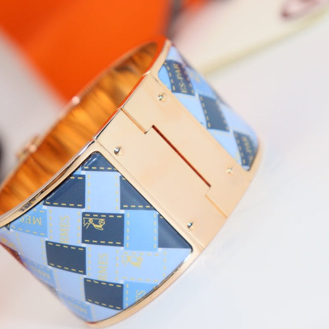 BLUE CHECK HINGED BRACELET 36MM