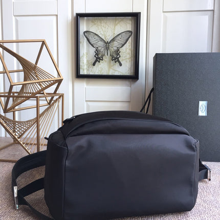 TRIANGLE LOGO BACKPACK 40 IN BLACK RE-NYLON