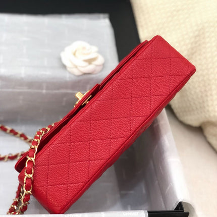 FLAP BAG MEDIUM 25CM RED CAVIAR GOLD HARDWARE