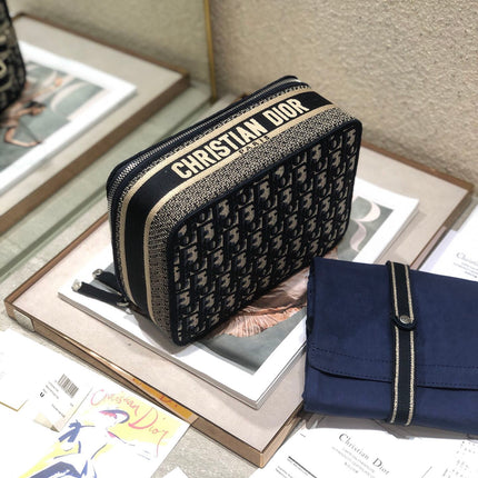 SMALL 24 VANITY CASE IN BLACK MONOGRAM OBLIQUE JACQUARD