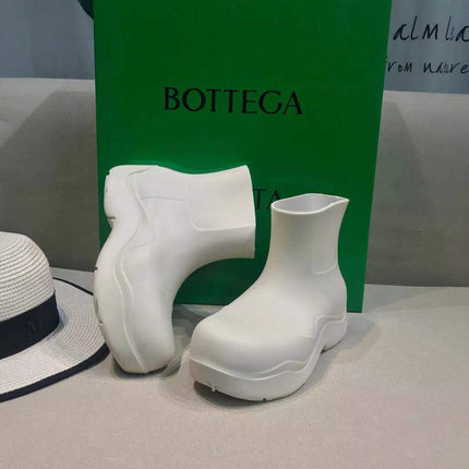 PUDDLE ANKLE BOOT IN WHITE RUBBER