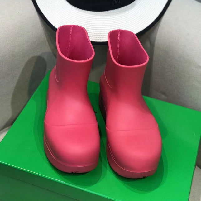 PUDDLE ANKLE BOOT IN BRIGHT PINK RUBBER