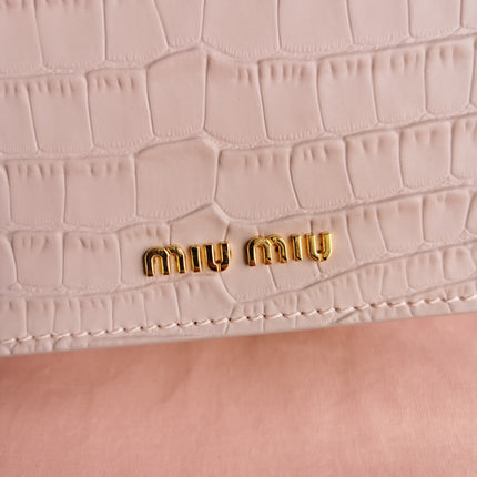 LADY 20 HANDBAG IN CROCODILE PATTERN PINK PASTEL CALFSKIN