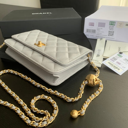 CLASSIC WOC 19CM WHITE LAMBSKIN GOLD HARDWARE