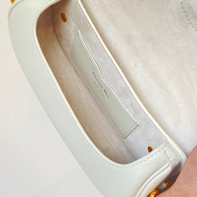 BOBBY EAST-WEST 22 BAG IN WHITE CALFSKIN