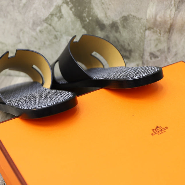 HM IZMIR SANDAL BLACK WITH WHITE MOTIF CALFSKIN