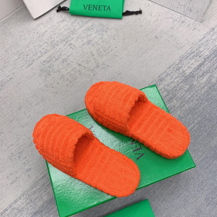 BOTTEGA VENETA 26S SLIDES IN ORANGE FABRIC