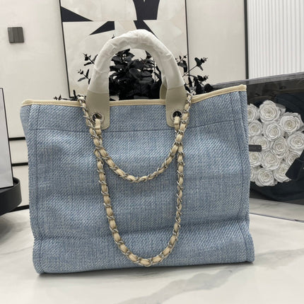 CC DEAUVILLE LARGE 38 TOTE BAG IN LIGHT BLUE CANVAS WITH BLACK LOGO