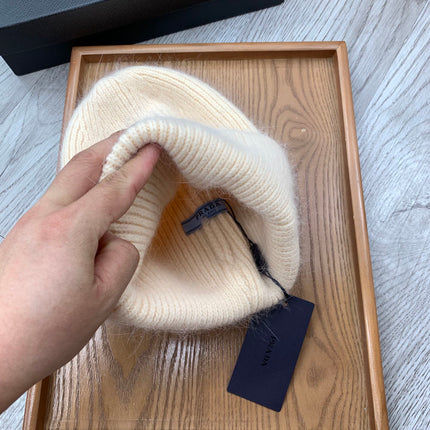 BEANIE HAT IN BEIGE CREAM WOOL 108745