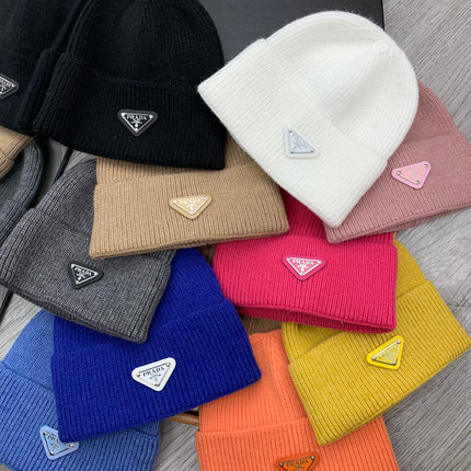 BEANIIE HAT IN CLASSIC YELLOW WOOL 335035