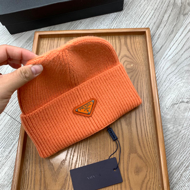 BEANIIE HAT IN CARROT ORANGE WOOL 335036