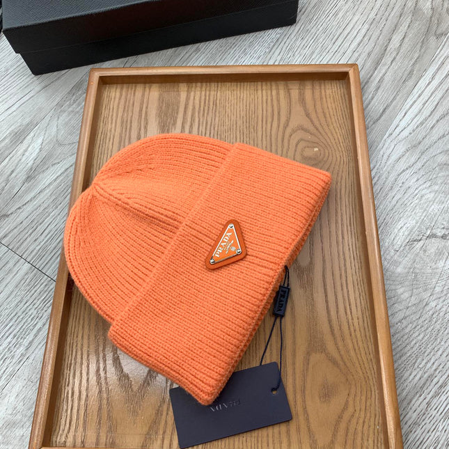 BEANIIE HAT IN CARROT ORANGE WOOL 335036