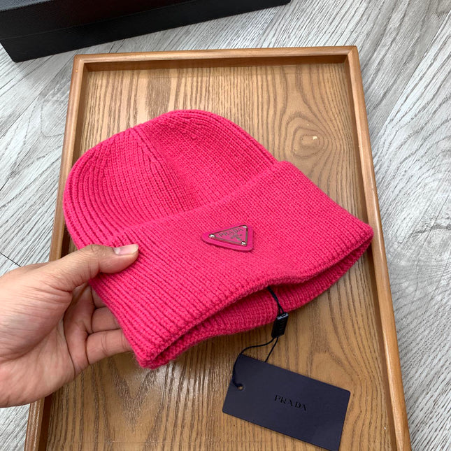 BEANIIE HAT IN BRIGHT PINK WOOL 335037