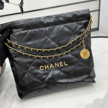 CC MEDIUM 37 HANDBAG IN BLACK CALFSKIN GOLD HARDWARE