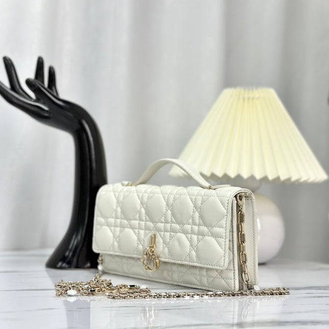 LADY 21 CHAIN BAG IN WHITE LAMBSKIN