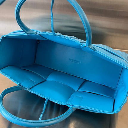 SMALL ARCO TOTE 30 IN CERULEAN BLUE SOFT LAMBSKIN