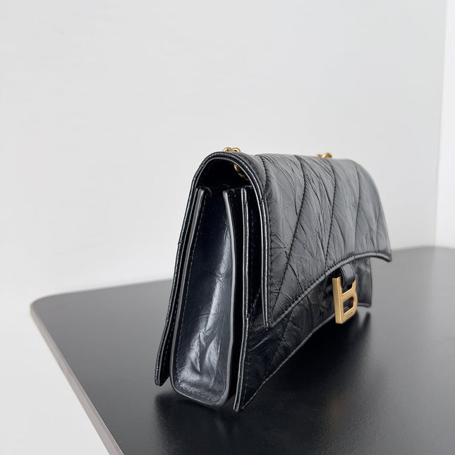 CRUSH CHAINED BAG 22 IN BLACK QUILTED CRUSHED CALFSKIN GOLD HARDWARE