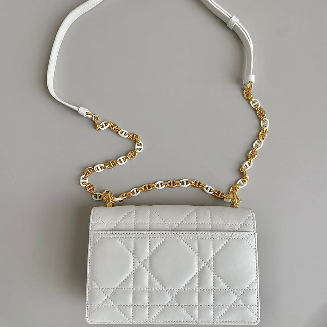 MINI CHAIN BAG 17 IN WHITE CALFSKIN