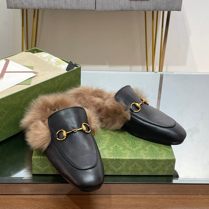 HORSEBIT MULE IN BLACK CALFSKIN AND LAMB WOOL LINING