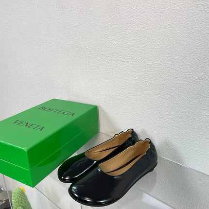 ATOMIC BALLERINA FLAT IN BLACK CALFSKIN