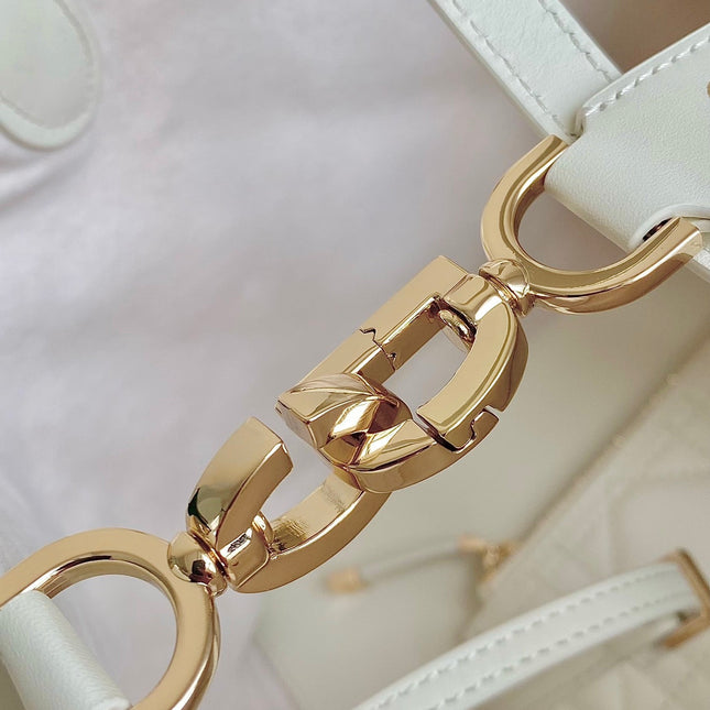 TOUJOURS 28 BAG IN WHITE LAMBSKIN