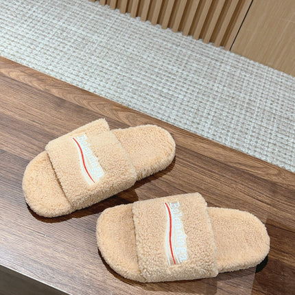 FURRY SLIDES IN BEIGE CURLY SHEARLING