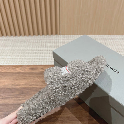 FURRY SLIDES IN GRAY CURLY SHEARLING
