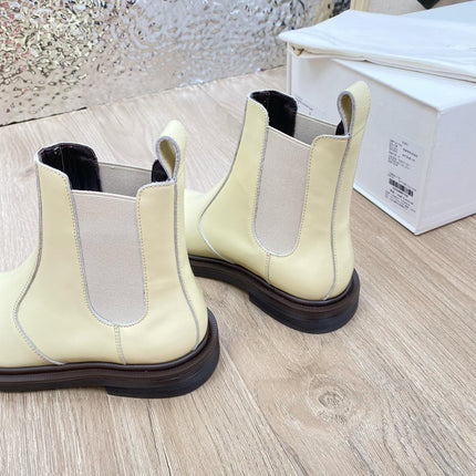 ANKLE BOOTS IN WHITE PATENT CALFSKIN