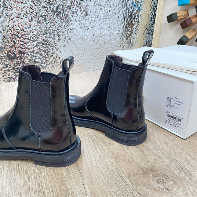 ANKLE BOOTS IN BLACK PATENT CALFSKIN
