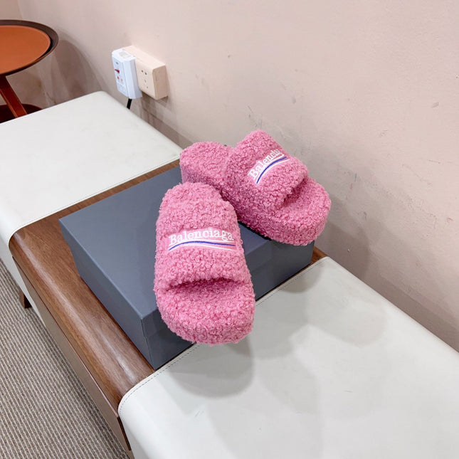 THICK-SOLED SLIPPERS IN PINK WOOL
