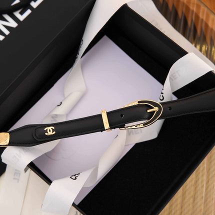 CC CHAIN BELT WITH GOLD HARDWARE AN BLACK CALFSKIN