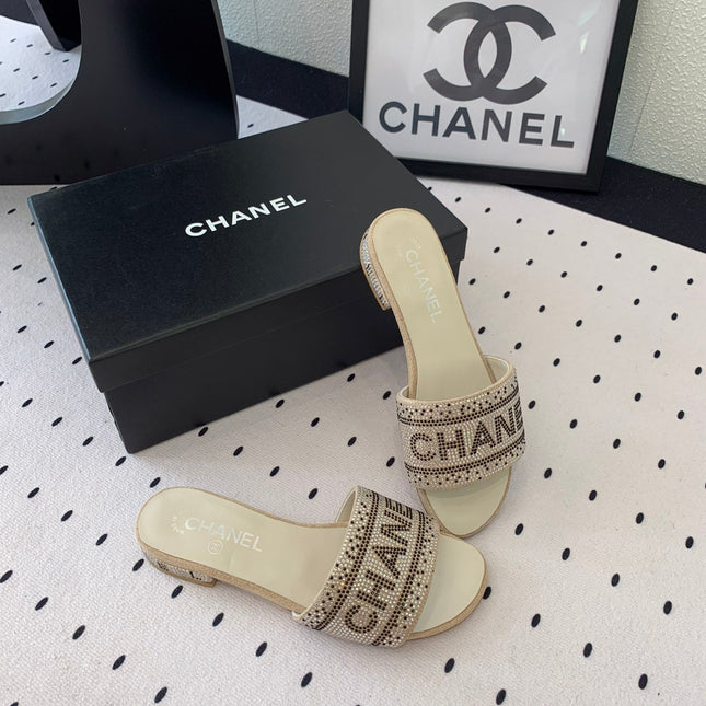 CC RHINESTONE LETTER SLIPPERS BEIGE LAMBSKIN