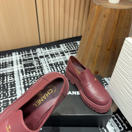 CC MOCCASINS IN BURGUNDY RED CALFSKIN
