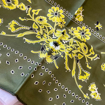 GUCCI 26S SCARF 90 IN SILK 816292