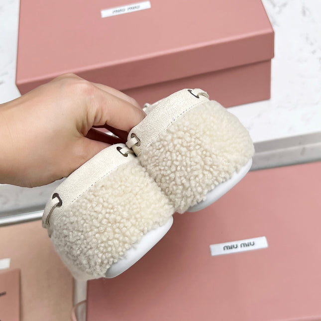 MIUMIU 26S BOAT LOAFERS IN BEIGE SHEARLING