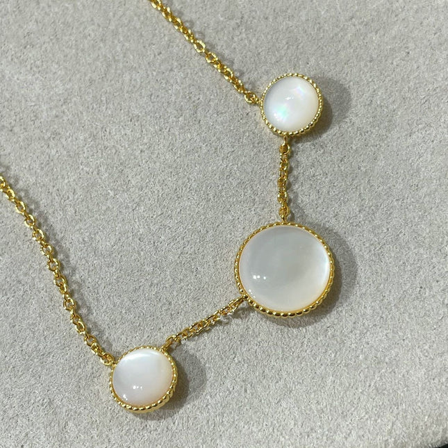 ROSE DES VENTS 3 MOTIF GOLD MOP NECKLACE