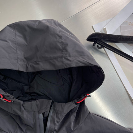PRADA BLACK HOODED JACKET 652413