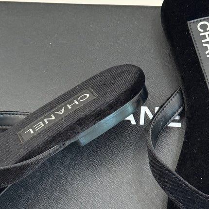 THONG SANDALS IN BLACK VELVET EMBOSSED CRYSTAL
