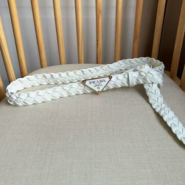 PRA TRIANGLE BELT IN WHITE BRAIDED LEATHER WITH ENAMEL LOGO BUCKLE