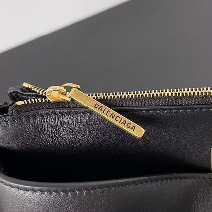 RODEO SHOULDER BAG 22 IN BLACK CALFSKIN GOLD HARDWARE