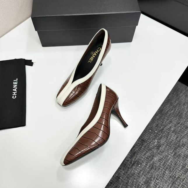 CHANEL 26S SQUARE-TOE PUMP IN BROWN CROCODILE EMBOSSED LAMBSKIN WITH WHITE TRIM