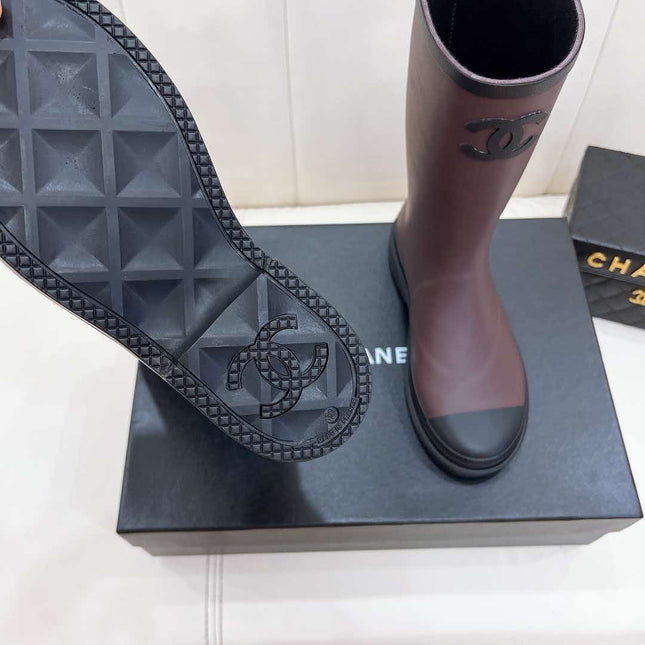CHANEL 26S RAIN BOOT IN BURGUNDY AND BLACK COLOR