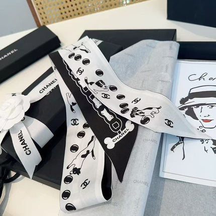 CHANEL 26S SILK TWILLY IN WHITE & BLACK PRINT