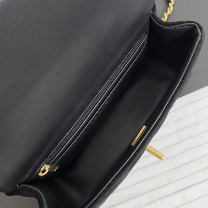 CC BOW FLAP BAG 20 IN BLACK VELVET TP3