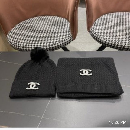 WHITE LOGO BEANIE HAT IN BLACK 875515