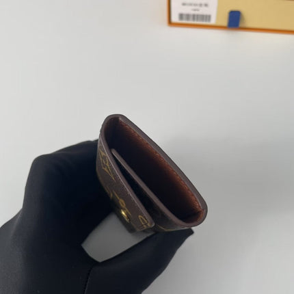 26S HOLDER IN BROWN CANVAS EMBOSSED LOGO