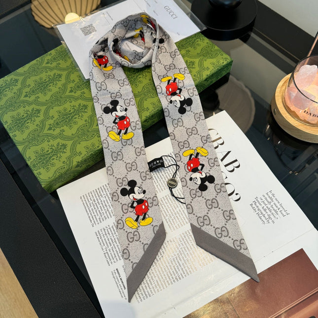 GUCCI 26S TWILLY SCARF 90 IN SILK 225239
